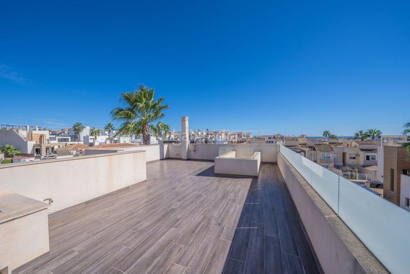 Foto 50f4a5a5-be76-4c25-998a-0734668a2840. Casa  en venta , alicante en Zona los Frutales Torrevieja