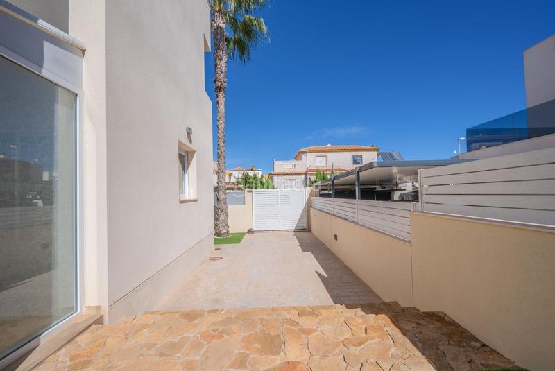 Foto eb2abe6a-da27-4604-a603-c05d90a62dce. Casa  en venta , alicante en Zona los Frutales Torrevieja