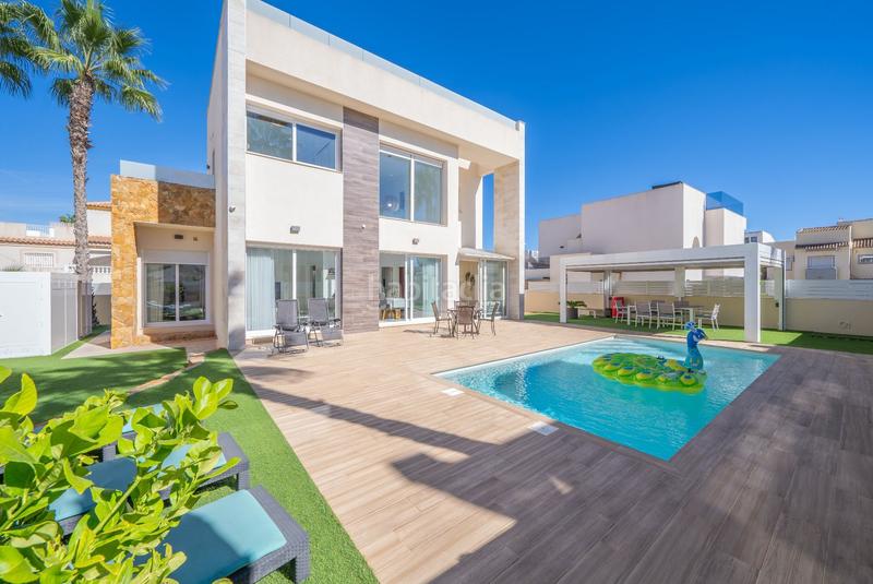 Foto eba781f8-bbfe-40b7-8baf-1cbe2a0df8b2. Casa  en venta , alicante en Zona los Frutales Torrevieja