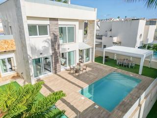 Maison à Zona los Frutales. Casa en venta  torrevieja, alicante