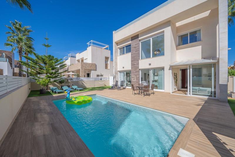 Foto fcb13aaf-4932-4d95-b0d5-b5423775373c. Casa  en venta , alicante en Zona los Frutales Torrevieja