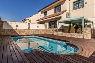 Casa a Loeches. Chalet pareado en venta  loeches, madrid