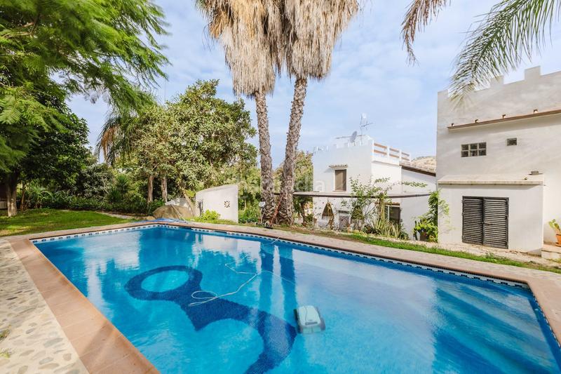 Foto 4a6bc7c8-8947-4f18-bb7e-02f590b45b8d. Haus mit heizung pool in Coín