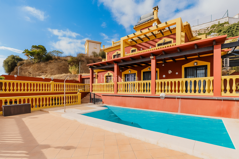 Foto 180bf575-6950-4324-b56f-753c4ef86126. Casa  en venta costa málaga en Urbanización Santa Rosa Torrox