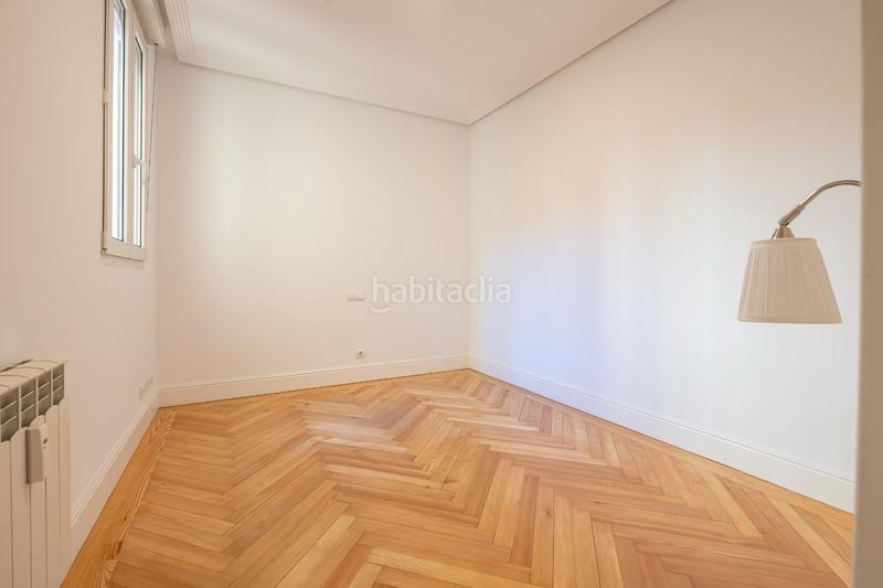 Foto 526308f2-a110-4f56-b6f6-bf621dfe2b0d. Miete etagenwohnung mit heizung in Recoletos Madrid