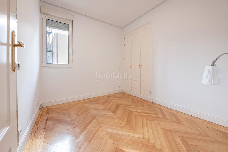 Foto a5c2dc8c-d327-45f2-9e70-7e062aa98b30. Miete etagenwohnung mit heizung in Recoletos Madrid