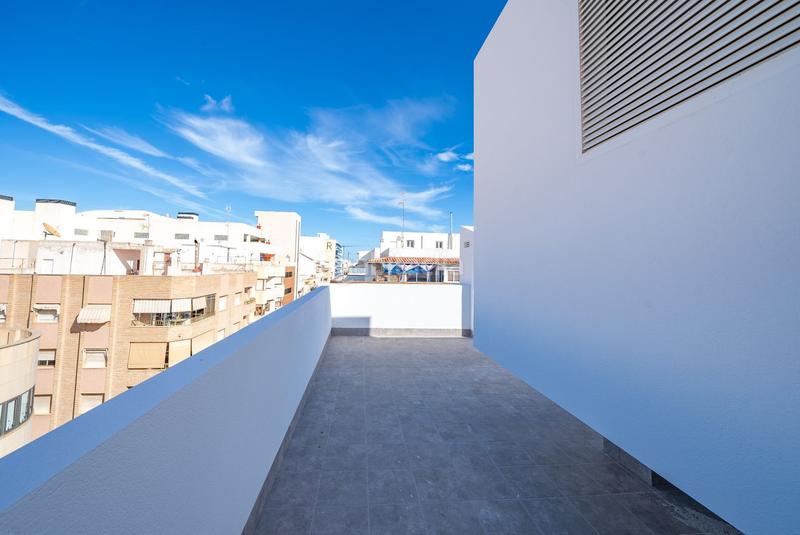 Foto 2d4e9f0f-c44d-44df-b5e9-7180b9eeb8b2. Edifici a Centro - Muelle Pesquero Torrevieja