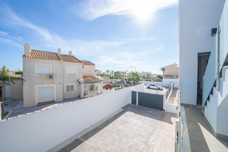 Foto 2ce0bf0d-c432-43e5-b724-bf4f1b82dcb2. Xalet amb calefacció piscina a Aguas Nuevas Torrevieja