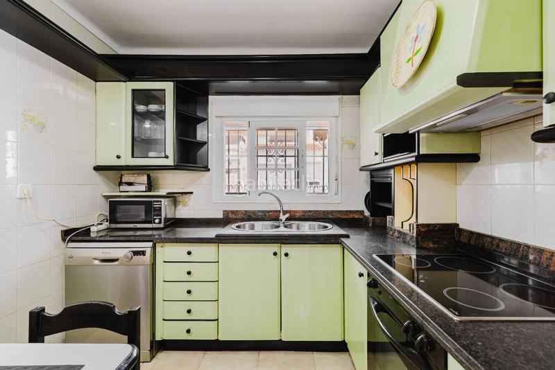 Foto 95dbef1c-9069-4356-a964-8a6679eb4cc3. Casa adossada a Urbanización Santa Rosa Torrox