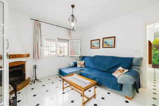 Maison jumelée à Urbanización Santa Rosa. Chalet dúplex adosado en venta  torrox costa, málaga