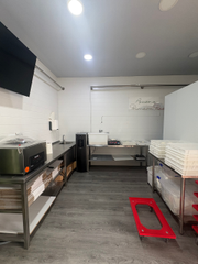 Traspàs Local Comercial a Puerto Deportivo. Traspaso de negocio en  venta  fuengirola