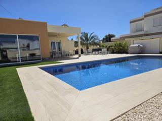 Chalet à Zona Carrefour - Urbanizaciones. Villa en venta en torrevieja la siesta el salado
