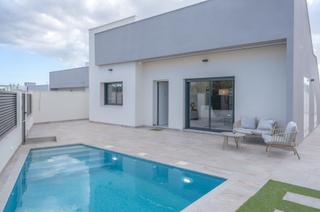 Casa in El Pinar de Campoverde. Chalet independiente en venta en pilar de la horadada, alicante