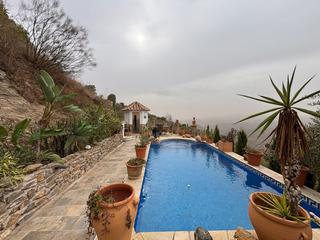 Mas à Casabermeja. Casa rustica en venta  almogía