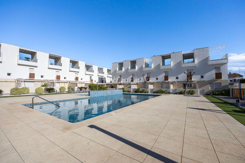 Foto 941fe644-8fe1-4cd0-86e3-2e27c4df52c7. House with heating pool in Zona los Frutales Torrevieja