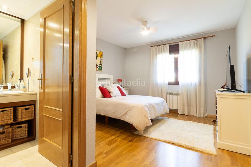 Foto 47c0cd6d-8398-4f81-857c-4a056edefc6f. Casa amb calefacció piscina a Centro Comercial-Hospital Torrelodones