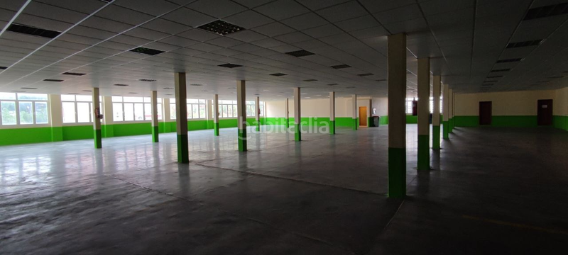 Foto cffd3e56-306f-4b9c-a31d-d75528fdfa5b. Rent building in Canillas Madrid