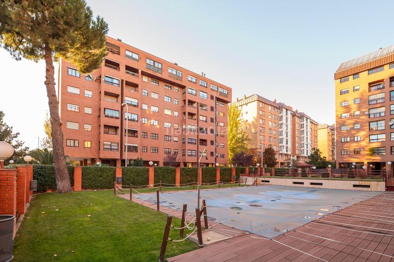 Foto 1e694555-4485-46a0-81b4-2040d4534350. Penthouse with heating pool in Castilla Madrid