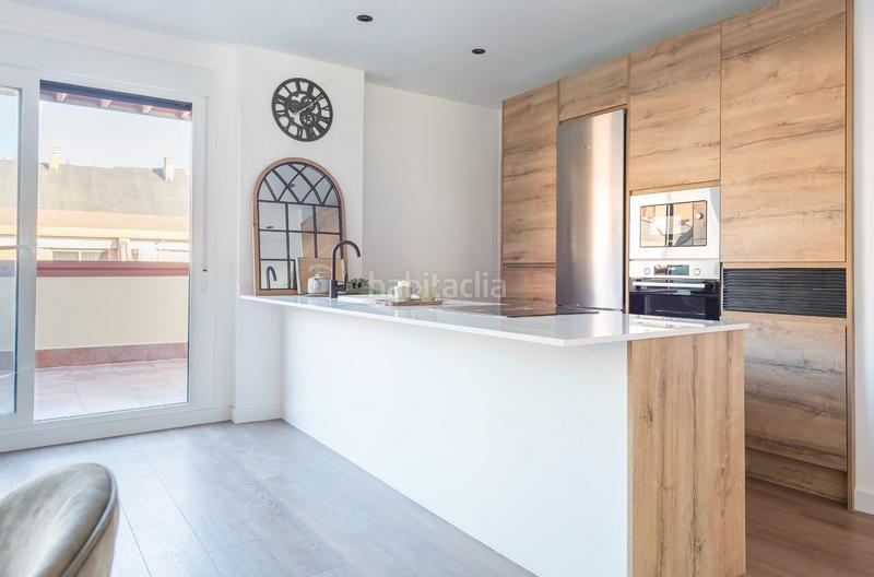 Foto cd6da4a2-99fc-43cc-b5bf-4fdaf92801f6. Penthouse with heating pool in Castilla Madrid