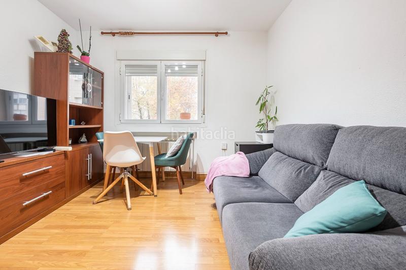 Foto a343d079-041f-40f0-af6c-e55d665e15c0. Flat with heating in Apóstol Santiago Madrid