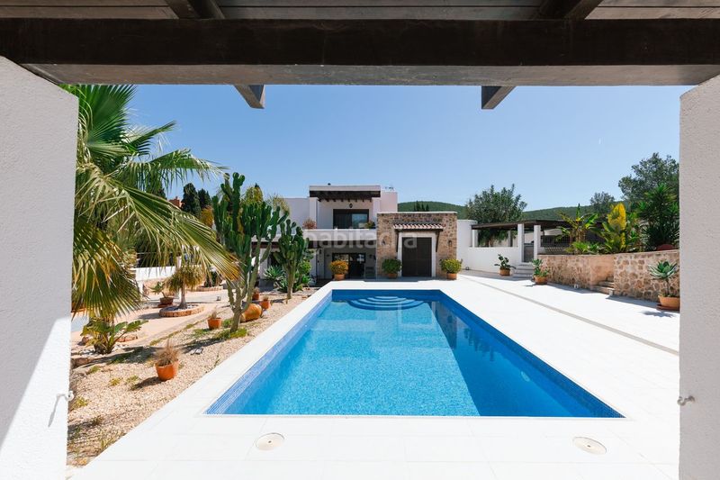 Foto 062fa49a-d48a-428f-961e-8ab0a1648a29. Casa amb calefacció aparcament piscina a Roca Llisa Santa Eulària