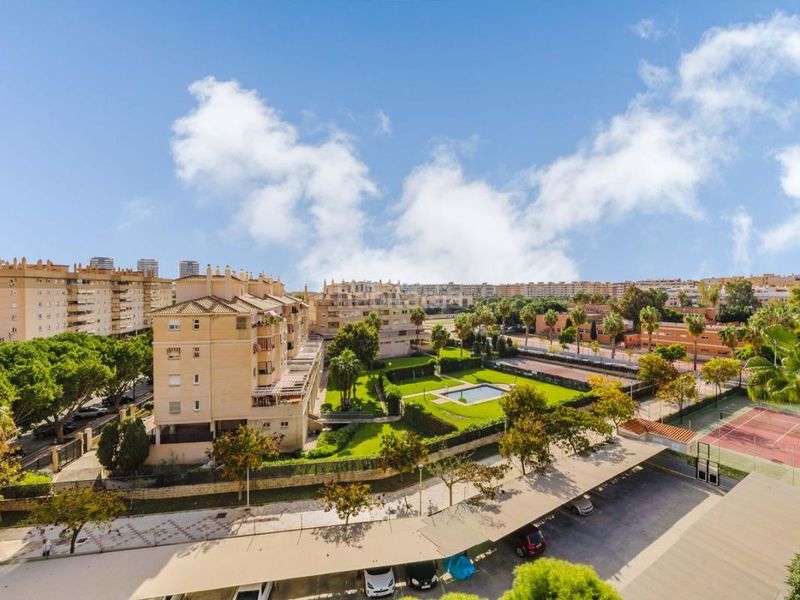 Foto eb8abfe0-979d-4ce8-95bf-2a9c889cd461. Àtic amb calefacció aparcament piscina a Puerta Blanca Málaga