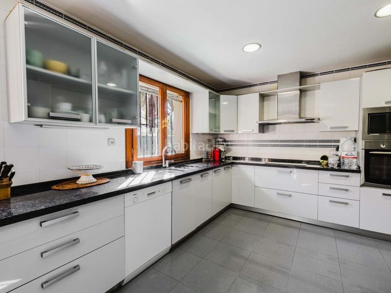 Foto e83e98cb-d2b5-408d-b388-e7e3aae73e70. Casa amb calefacció aparcament piscina a El Candado Málaga