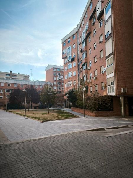 Foto f8372872-d38e-4661-ad19-2b72fb402b42. Pis amb calefacció aparcament a San Pascual Madrid