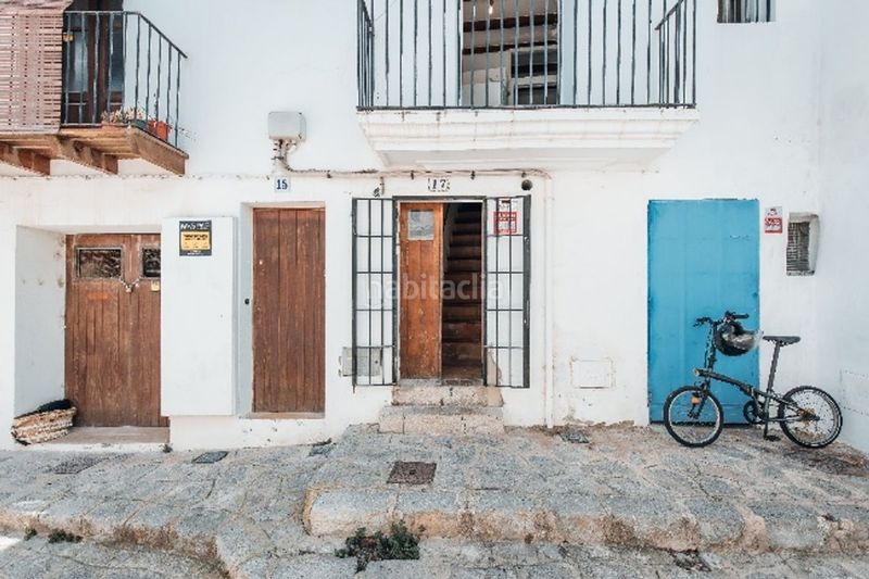 Foto df43c728-1eea-4264-ae0e-fa73622f5cd1. Dúplex amb calefacció a Dalt Vila-La Marina Ibiza