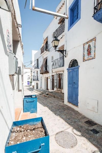 Foto e1c2ef39-4fce-47ec-b4c1-f6aea0b77528. Dúplex amb calefacció a Dalt Vila-La Marina Ibiza