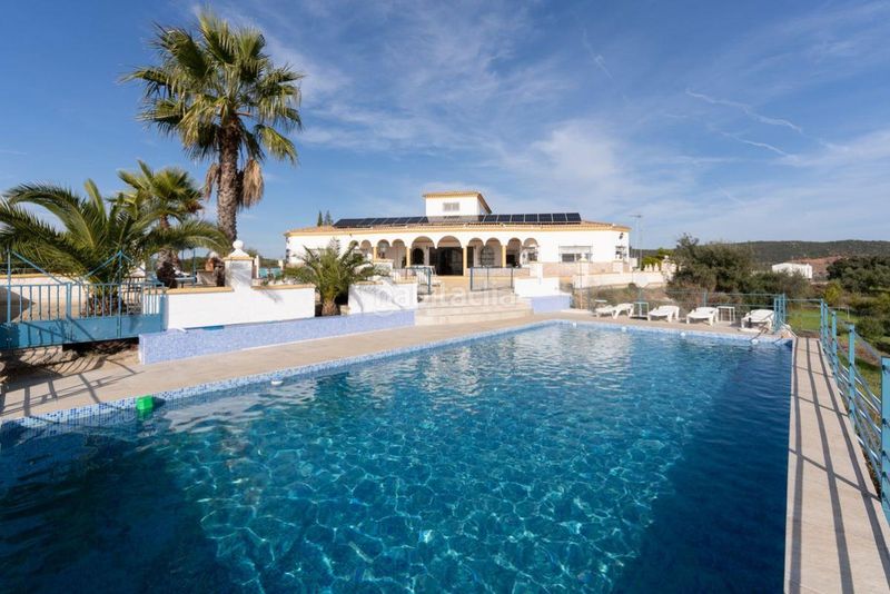 Foto 187119a7-4d63-40d4-8e93-3c6c1cf40547. Casa amb calefacció aparcament piscina a Lora del Río