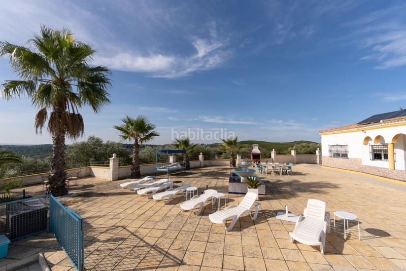 Foto 2ca69abd-8f97-4399-9794-5b2f65830e75. Casa amb calefacció aparcament piscina a Lora del Río