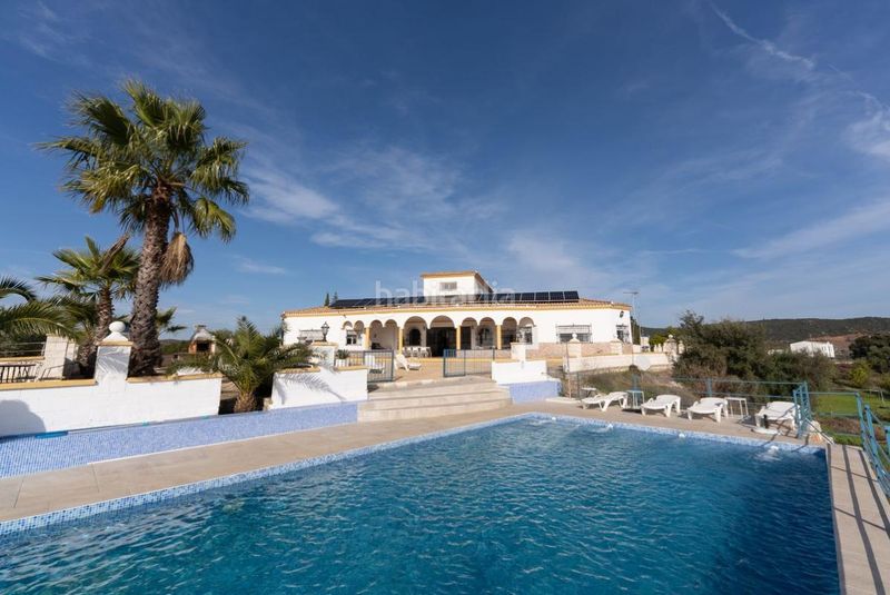 Foto cbf4f209-eeb1-4651-8132-ba98c53d698e. Casa amb calefacció aparcament piscina a Lora del Río