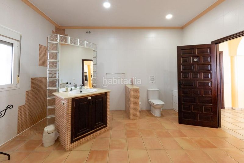Foto cc2de220-360c-4177-8df4-a480ea2071ac. Casa amb calefacció aparcament piscina a Lora del Río