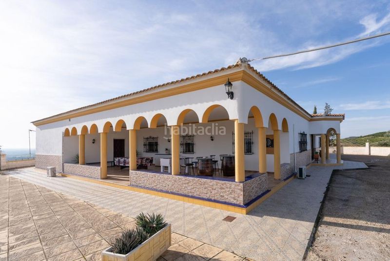 Foto d30a42f8-3750-4de5-89b0-6ef68241be8a. Casa amb calefacció aparcament piscina a Lora del Río