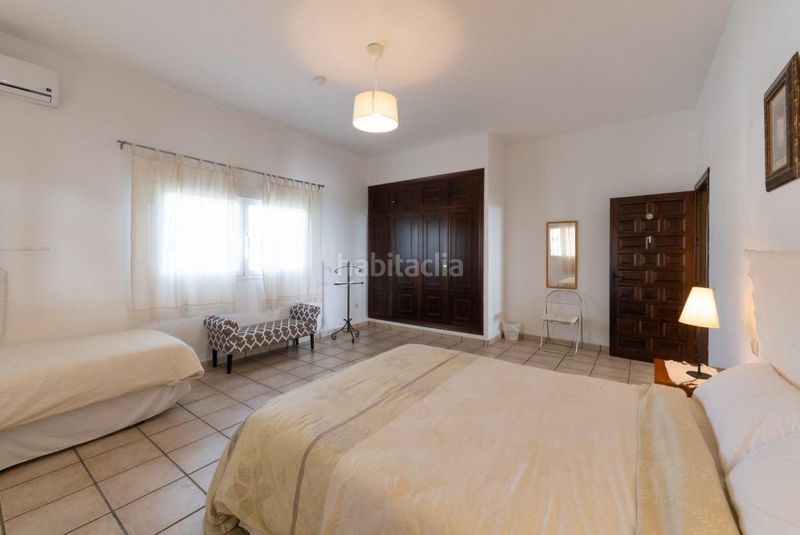 Foto d6300d31-85ac-4119-91f1-a92cebda0fd5. Casa amb calefacció aparcament piscina a Lora del Río