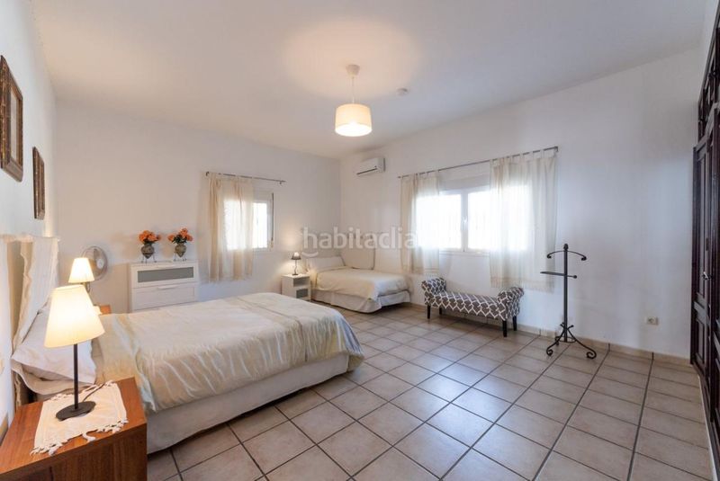 Foto f357fe5f-0f07-40b6-aaa5-c4731e33dbc6. Casa amb calefacció aparcament piscina a Lora del Río