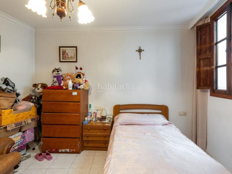 Foto b7d1a442-06c7-4f86-a5be-936e841f070b. Edificio en Oliva pueblo Oliva