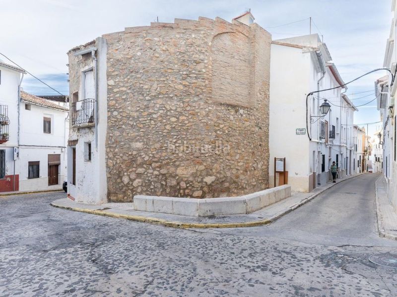 Foto f86f35a6-eea3-4003-bb7d-fef9e0a98405. Edificio en Oliva pueblo Oliva