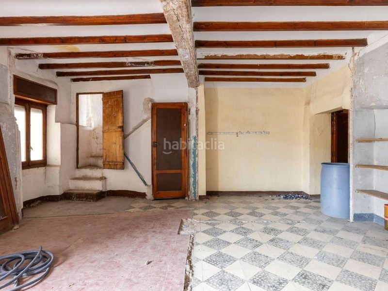 Foto e459b457-abd1-4174-b201-0150a9e4bab2. Edifici a Oliva pueblo Oliva