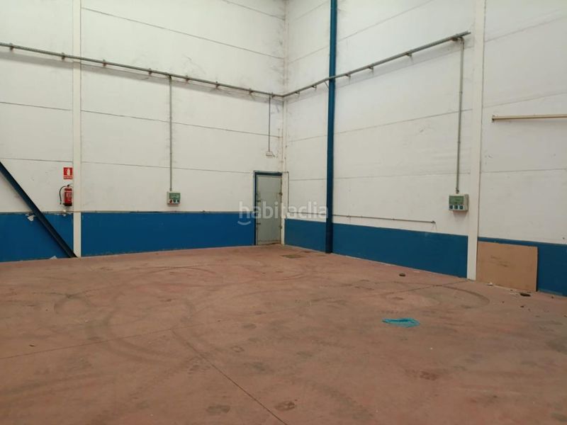 Foto f3a837d3-1325-460d-960e-19f1fdb0f104. Local comercial amb calefacció a Borox