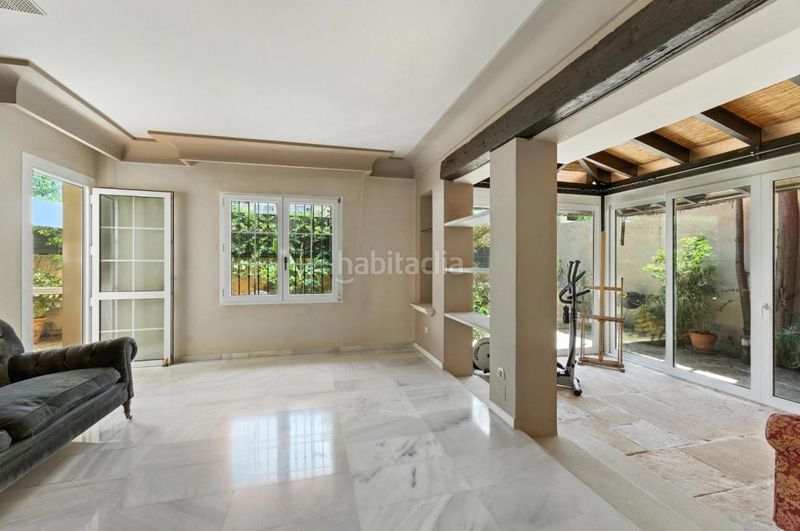 Foto 07173368-1f8c-4db3-ad7a-ed3a58bbc1f7. Casa amb calefacció aparcament piscina a Playa de la Fontanilla Marbella