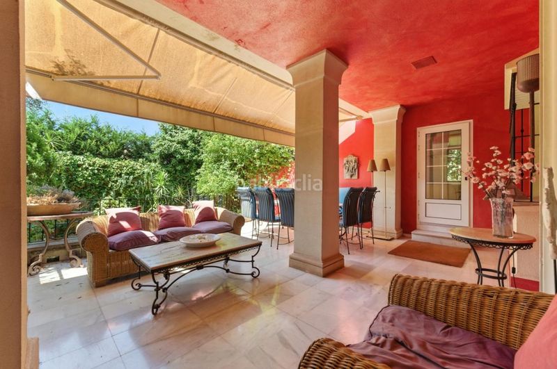 Foto 1d0c50a2-8ce2-402d-af33-1a8988dc3a29. Casa amb calefacció aparcament piscina a Playa de la Fontanilla Marbella