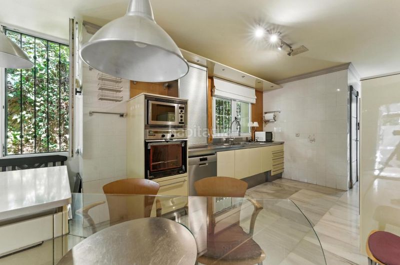 Foto 3cfbf6f0-7247-4c74-8faf-a1f51dd08633. Casa amb calefacció aparcament piscina a Playa de la Fontanilla Marbella