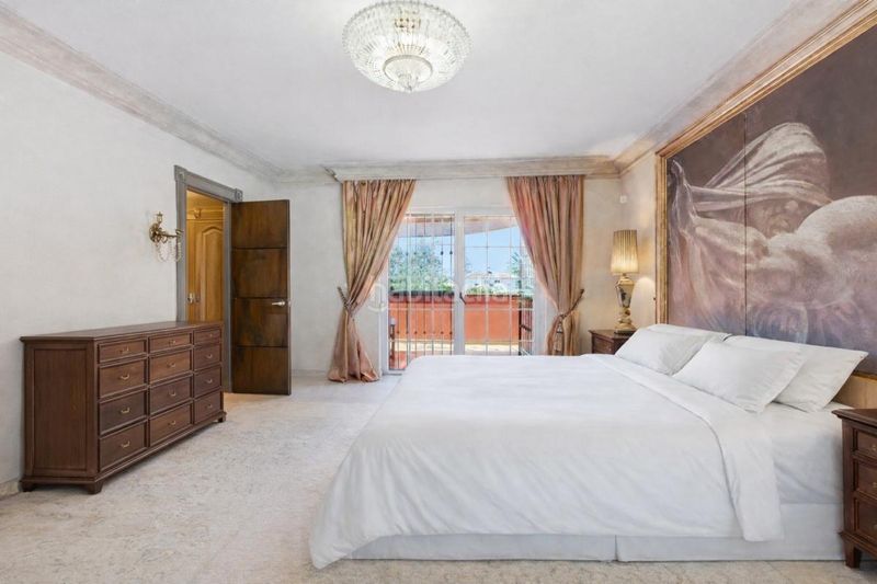 Foto 5f2dc3c6-82ff-4bd7-8e64-361c30980c31. Casa amb calefacció aparcament piscina a Playa de la Fontanilla Marbella