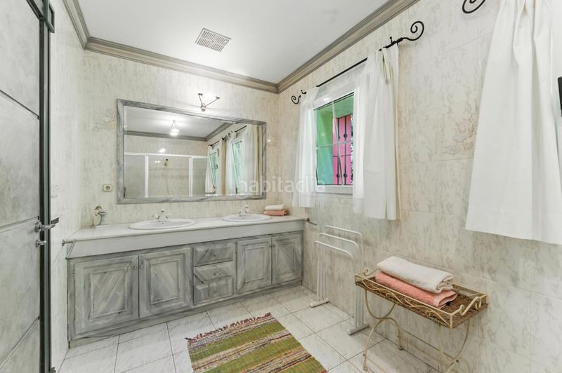 Foto 7d03d3b8-3e5e-4f39-9251-d3b6b42c49fc. Casa amb calefacció aparcament piscina a Playa de la Fontanilla Marbella