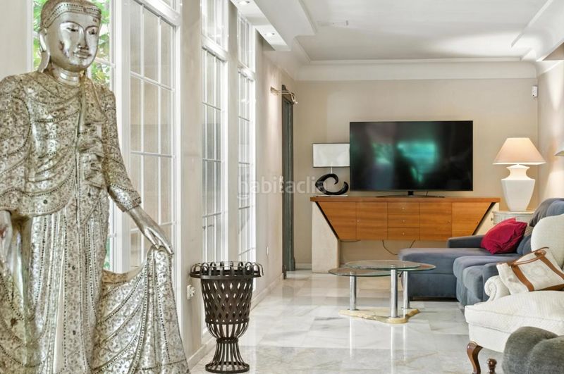 Foto 931f7fe7-0cd3-44a0-ad18-17dd18088184. Casa amb calefacció aparcament piscina a Playa de la Fontanilla Marbella