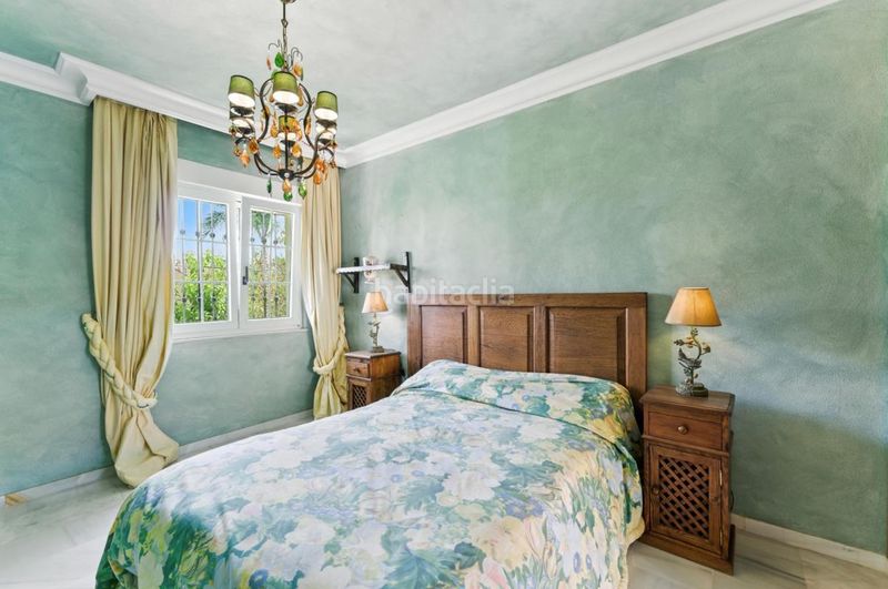 Foto b01a2fc8-b882-48cd-b6bd-6599c15e4888. Casa amb calefacció aparcament piscina a Playa de la Fontanilla Marbella