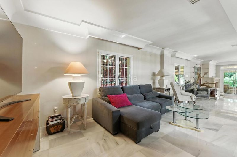 Foto f3ae78ae-dd19-4cae-b1d0-9f1c062f4009. Casa amb calefacció aparcament piscina a Playa de la Fontanilla Marbella