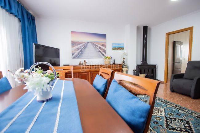 Foto 4069e324-ac50-4fde-8ba4-ae59b2f2024c. Casa aparellada amb calefacció a Moncada